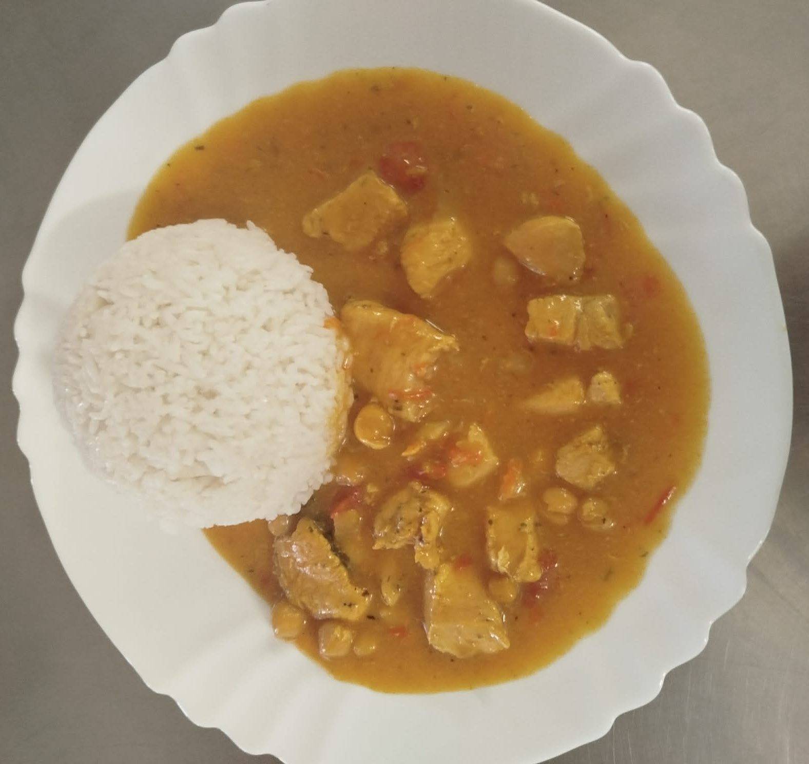 cizrnové curry s kuřecím masem