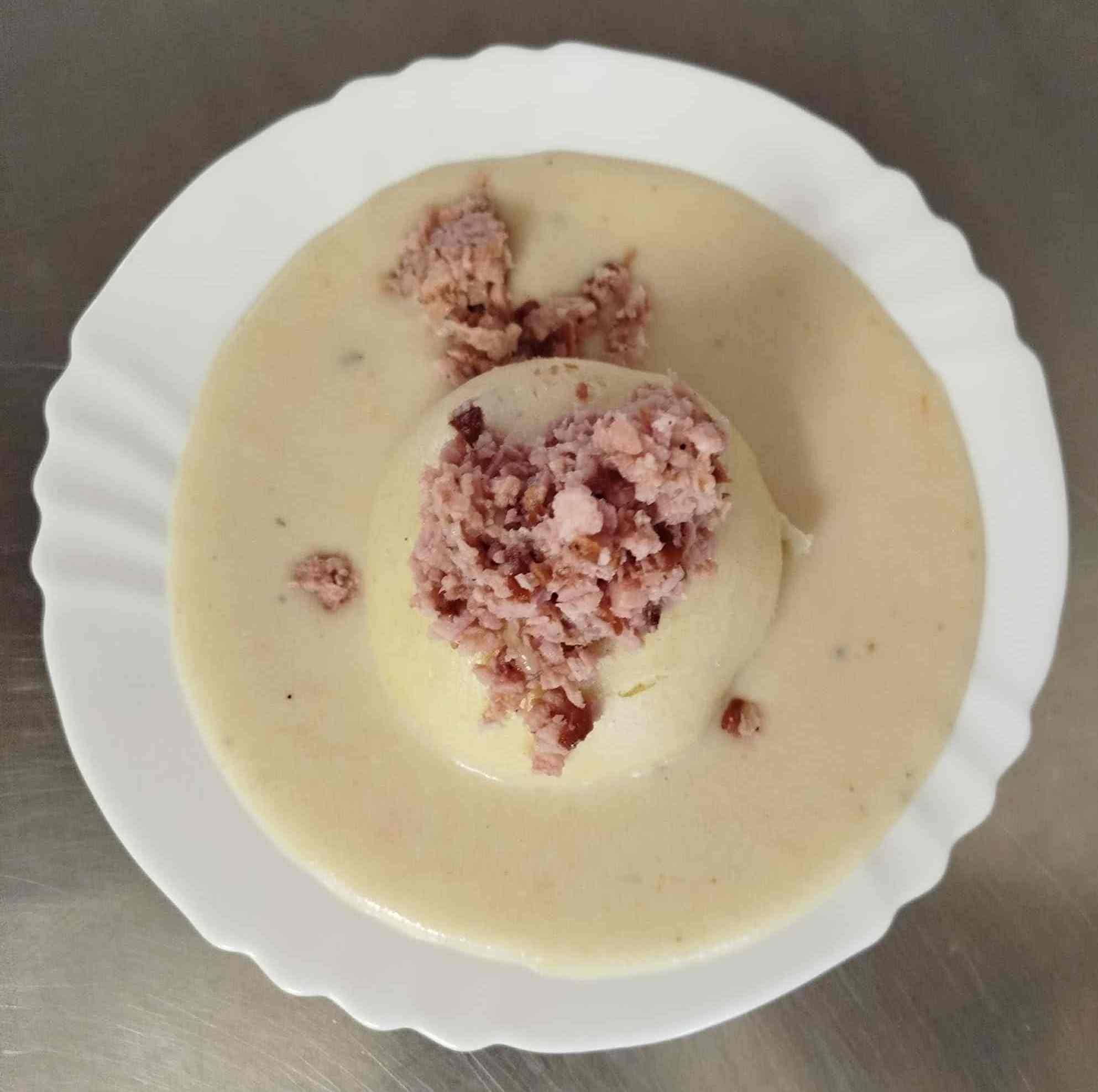 kynutý knedlík plněný uzeným