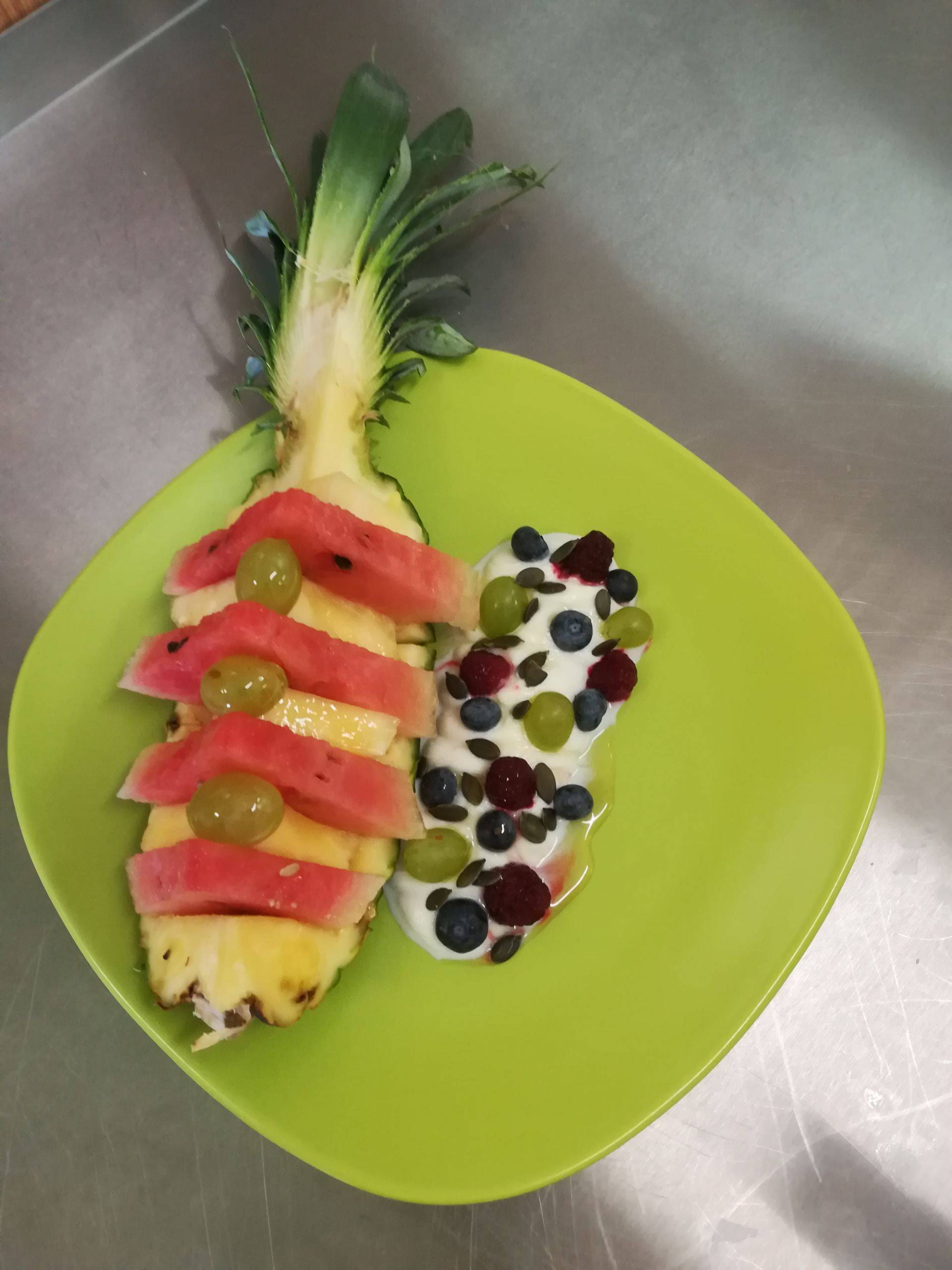 ovocny-salat-soutezni-pokrm.jpg